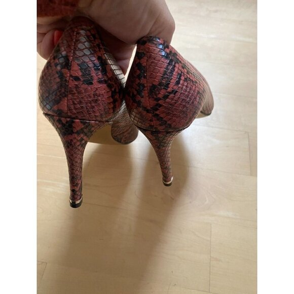 KENNETH Cole BNWT Women's  "Riley" python snake print pump New - Picture 6 of 7